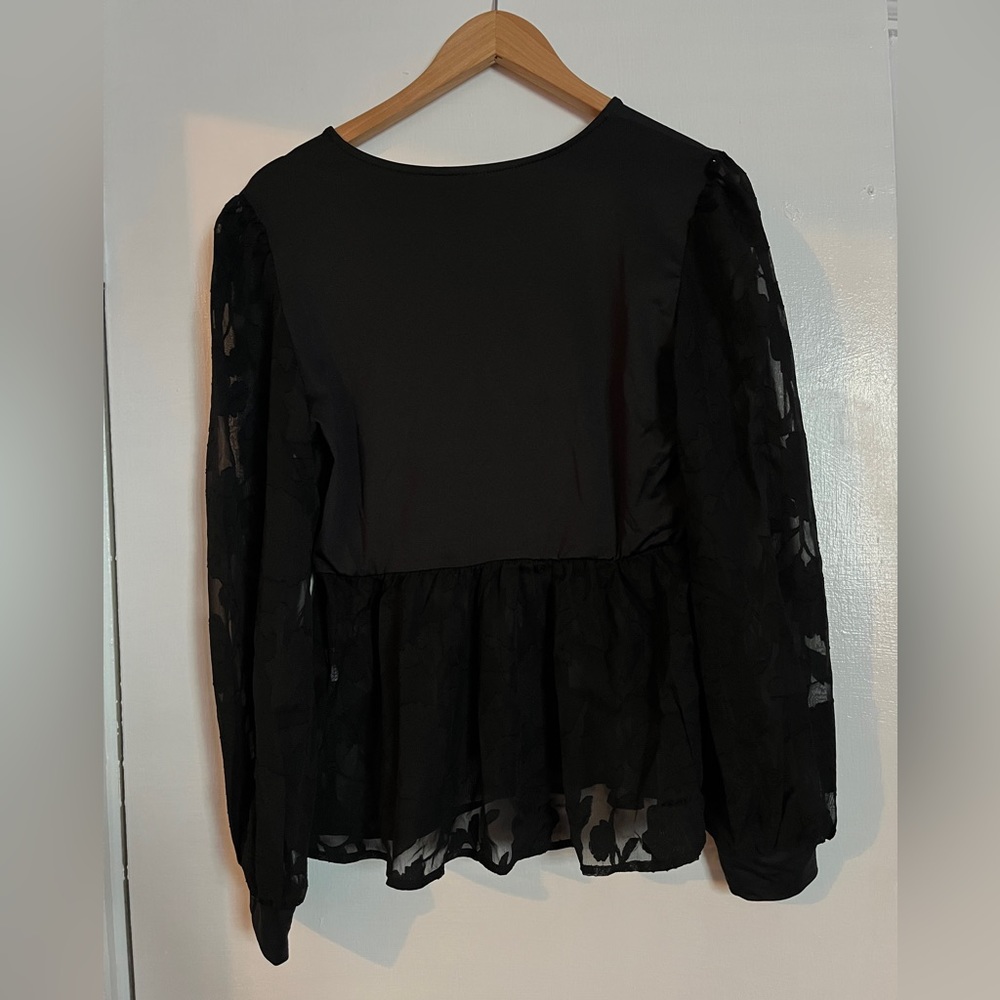 Blouse on SALE‼️ - Picture 3 of 3